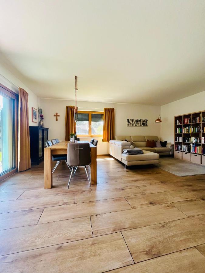 Reizender - Mit 120qm - In Ruhiger Lage Hébergement de vacances